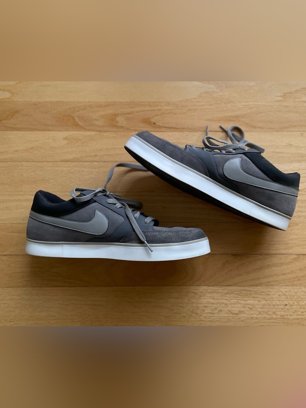 Nike AVID Men's Classic Lifestyle and Walking Low-Top Sneakers Size 12M